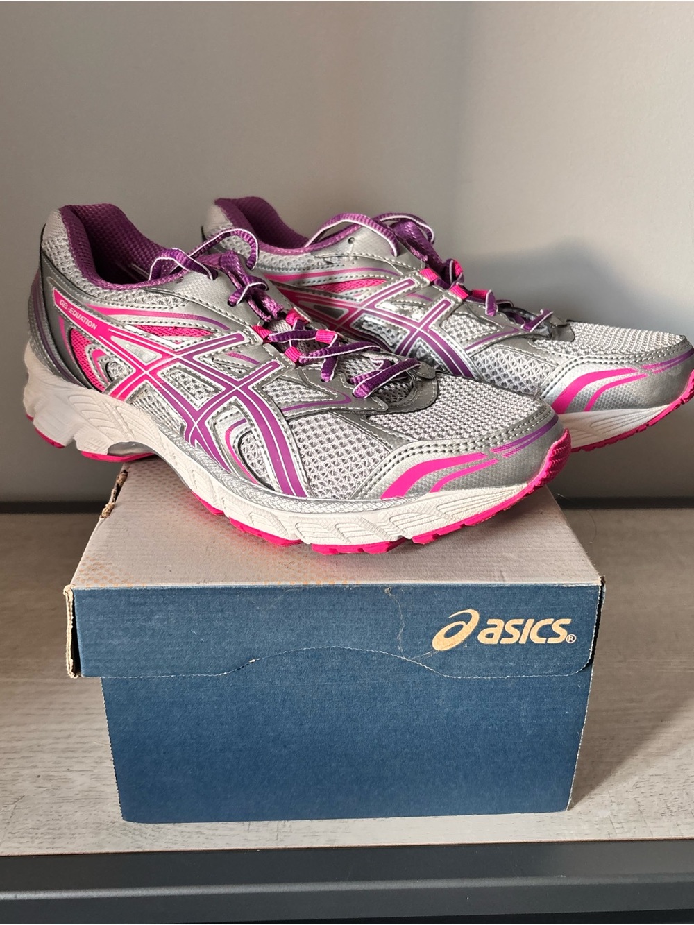 ASICS Silver and Pink Women's Athletic Running Shoes, size 8, NEW!
